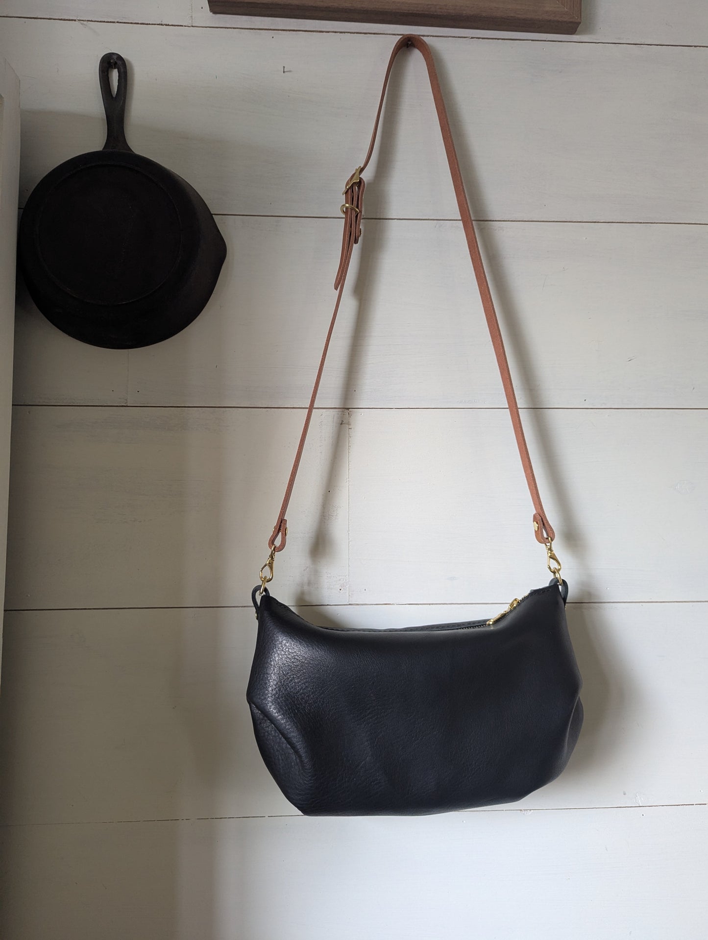 Small Nuvola-Tumbled Black Essex