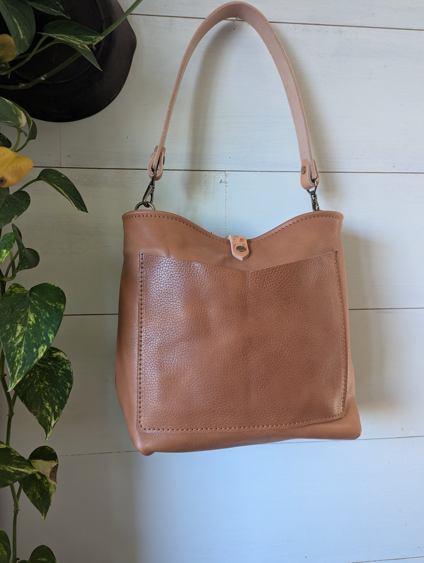 Medium Bucket in Heirloom Vegetable Tanned Leather