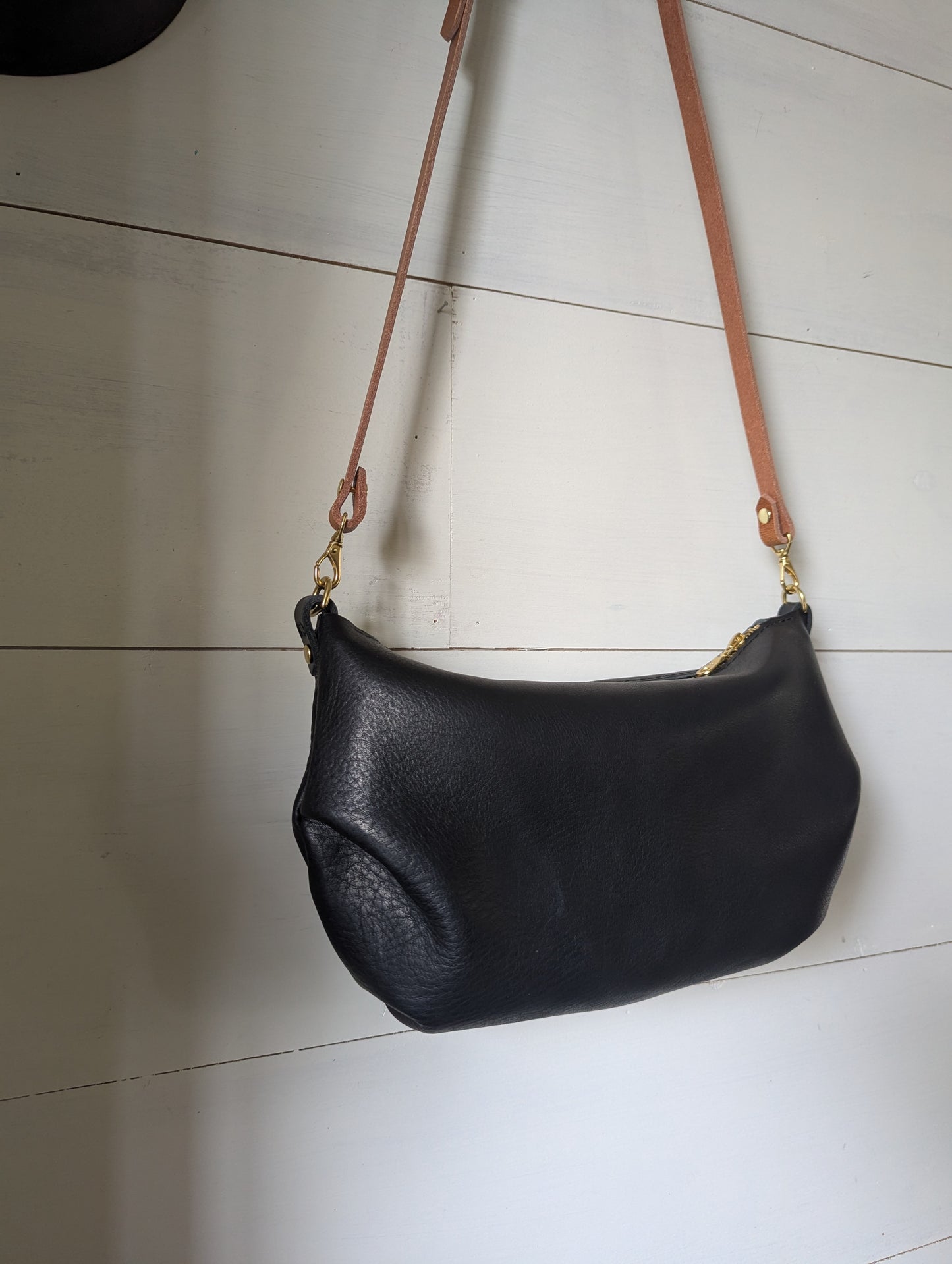 Small Nuvola-Tumbled Black Essex