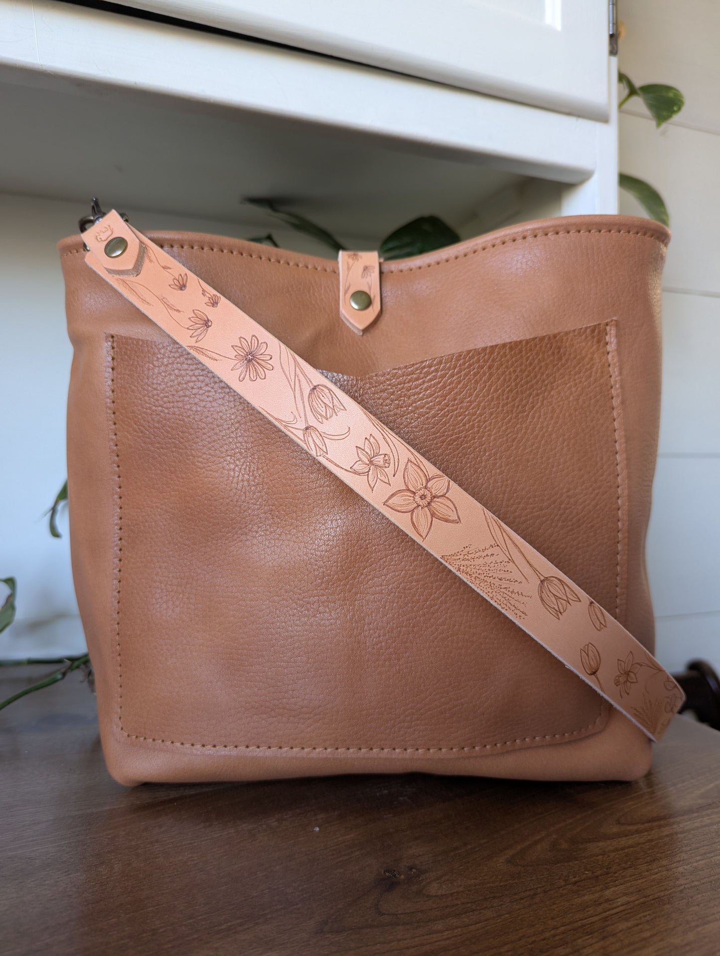 Medium Bucket in Heirloom Vegetable Tanned Leather