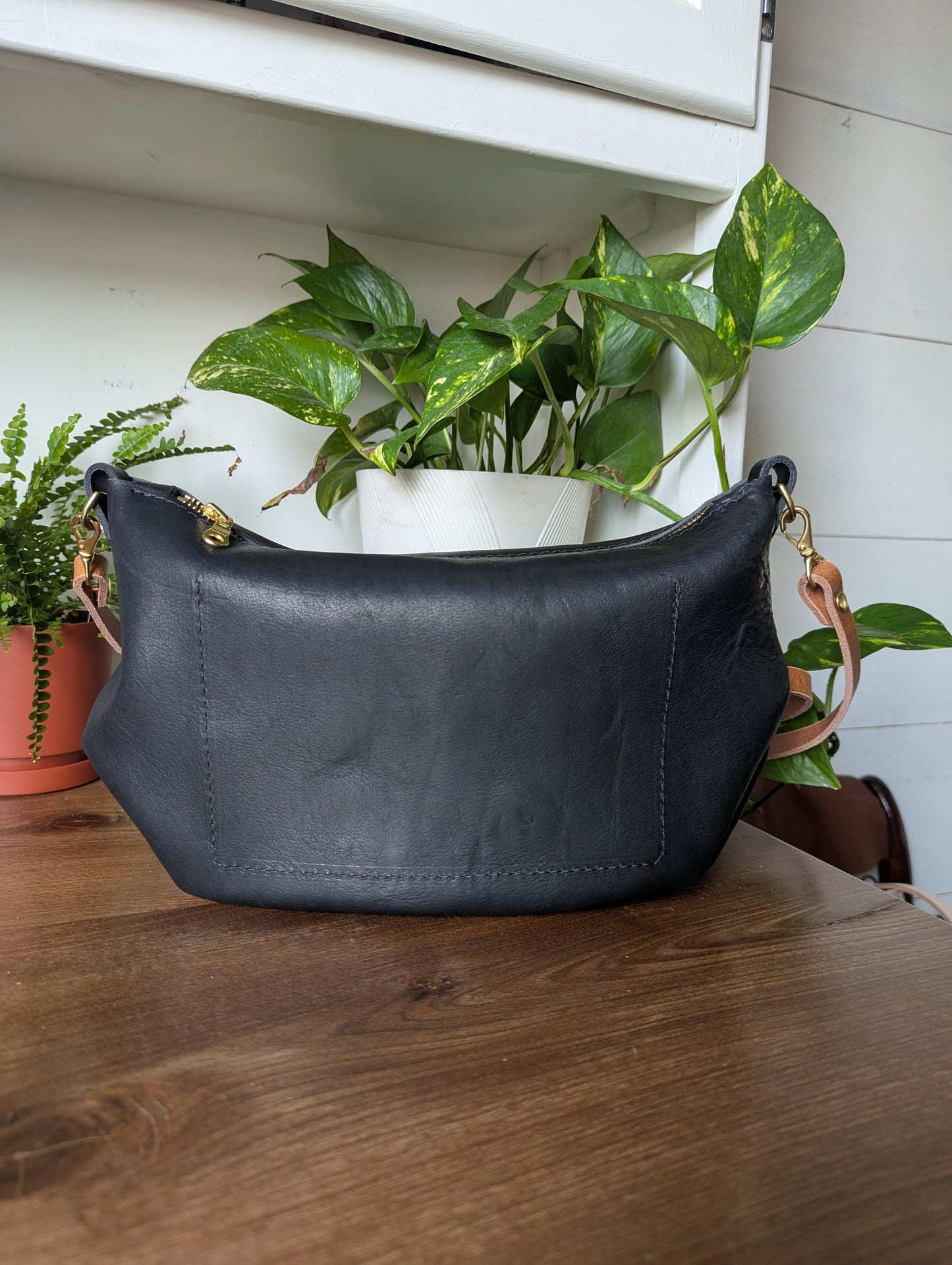 Small Nuvola-Tumbled Black Essex