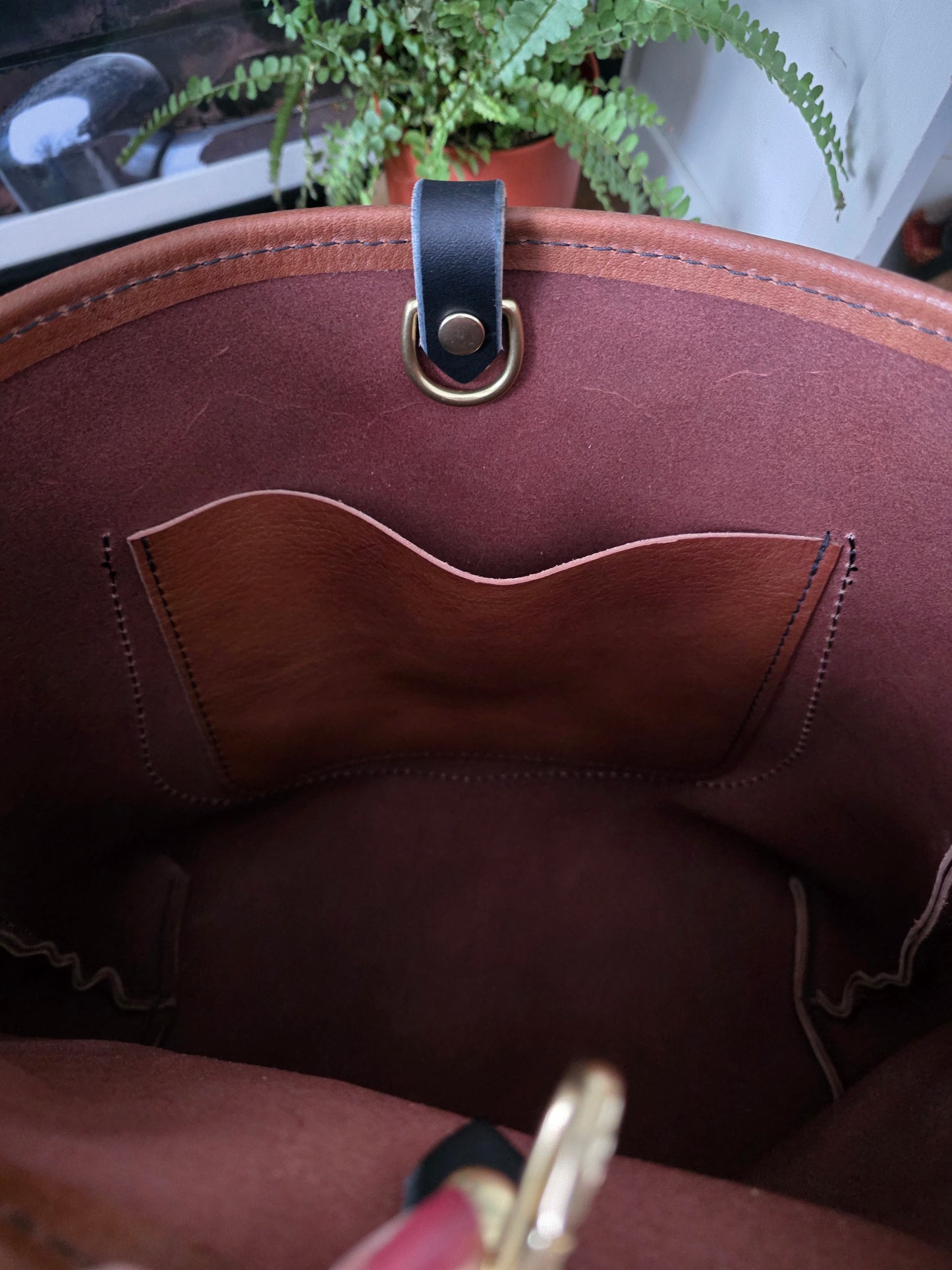 Medium Bucket Bag in Heirloom Caramel Veg-tan