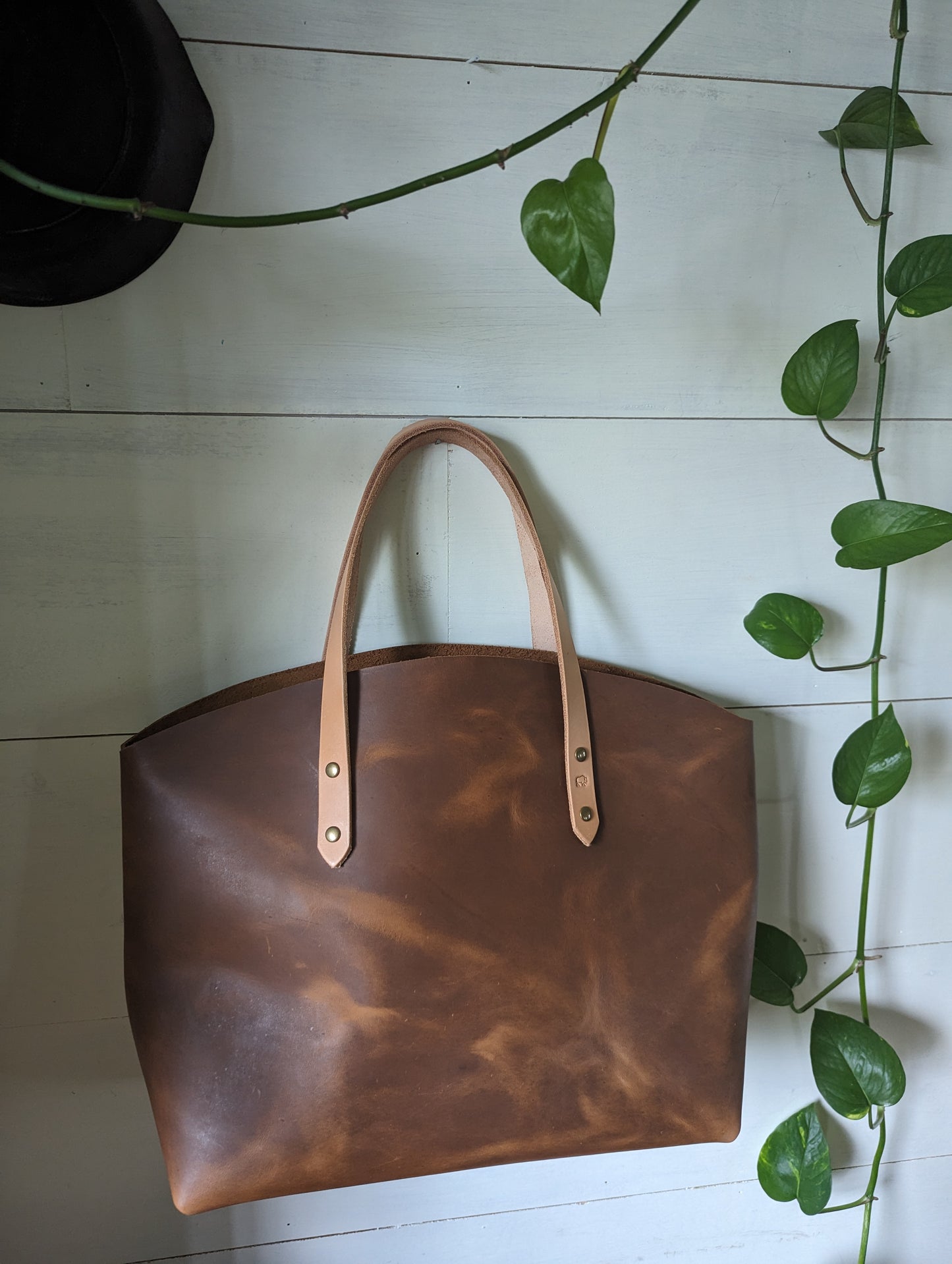 Half Moon Carry in Rustic Tan