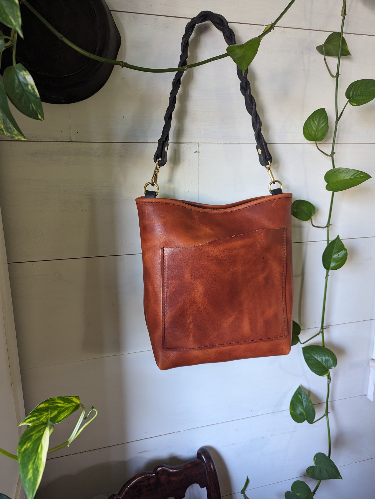 Small-ish Bucket bag in English Tan