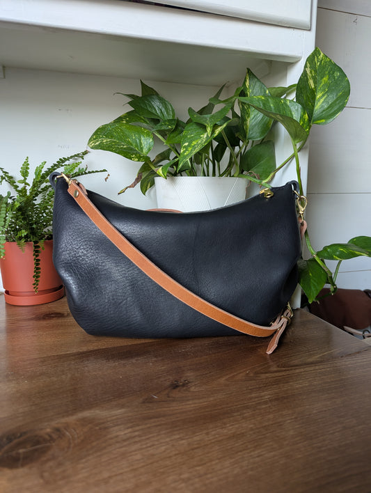 Small Nuvola-Tumbled Black Essex