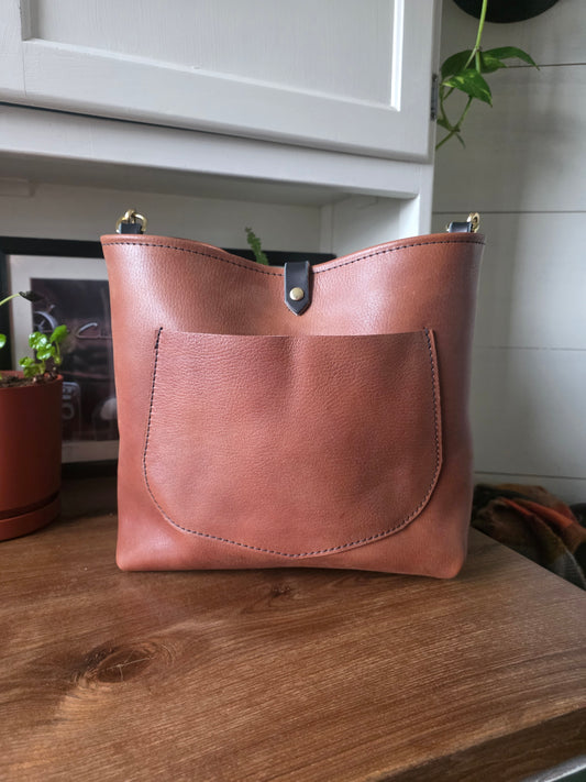 Medium Bucket Bag in Heirloom Caramel Veg-tan